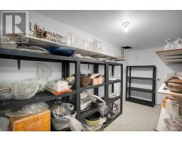 35 - 14 DOON DRIVE - 37