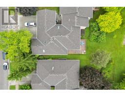 35 - 14 DOON DRIVE - 40