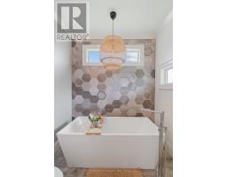 405 DARCY DRIVE W - 23