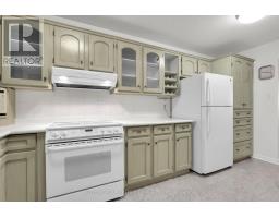 213 - 300 EVERGLADE CRESCENT - 14