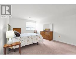 213 - 300 EVERGLADE CRESCENT - 17