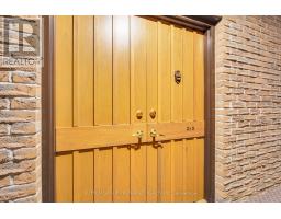 213 - 300 EVERGLADE CRESCENT - 2