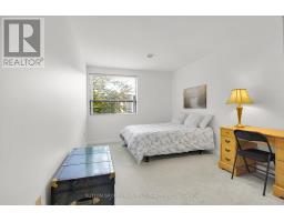 213 - 300 EVERGLADE CRESCENT - 20
