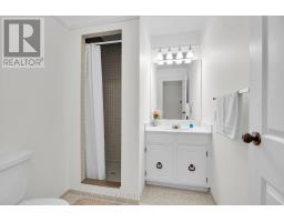 213 - 300 EVERGLADE CRESCENT - 22