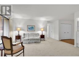 213 - 300 EVERGLADE CRESCENT - 8
