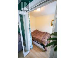 552 ADELAIDE STREET N - 27