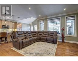 32 ACORN TRAIL - 14