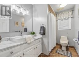 2 LONGVIEW COURT - 24
