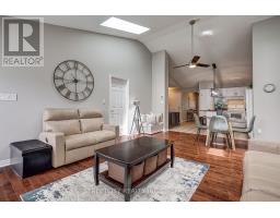 6 - 20 WINDMERE PLACE - 28