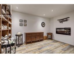 6 - 20 WINDMERE PLACE - 32