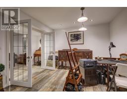 6 - 20 WINDMERE PLACE - 37