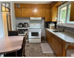 25 HAWKESBURY AVENUE - 11
