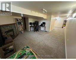 25 HAWKESBURY AVENUE - 17