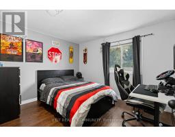 115 FAIRCHILD CRESCENT - 17