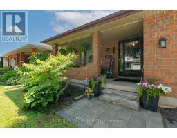 115 FAIRCHILD CRESCENT - 3