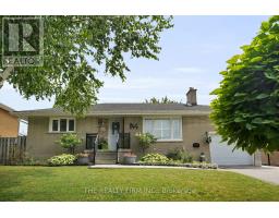 952 EAGLE CRESCENT - 44