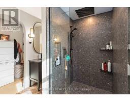 7049 DIANE CRESCENT - 22