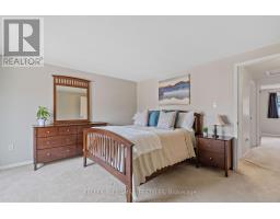 34 - 151 MARTINET AVENUE - 17