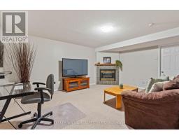 34 - 151 MARTINET AVENUE - 25