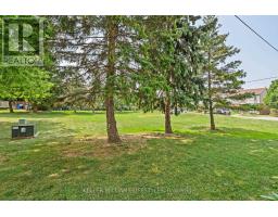 34 - 151 MARTINET AVENUE - 32