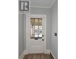 452 CHARLOTTE STREET - 6