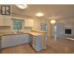 21 VILLAGE GATE CRESCENT - 11