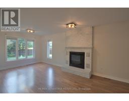 21 VILLAGE GATE CRESCENT - 17