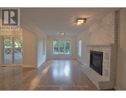 21 VILLAGE GATE CRESCENT - 18