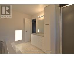 21 VILLAGE GATE CRESCENT - 26