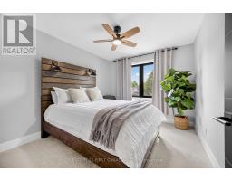 688 CLEARWATER CRESCENT - 23