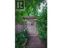 19 SPENCER CRESCENT - 12