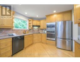 19 SPENCER CRESCENT - 23
