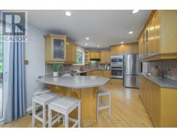 19 SPENCER CRESCENT - 25