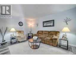 186 - 230 CLARKE ROAD N - 9