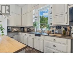 40 MARY STREET E - 13