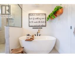 21 EDGEVIEW CRESCENT - 22