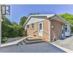 56 TOULON CRESCENT - 37