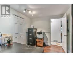 70 FAIRLANE ROAD - 36