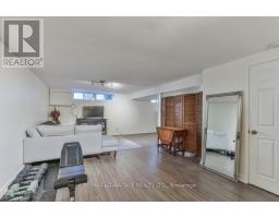 70 FAIRLANE ROAD - 38