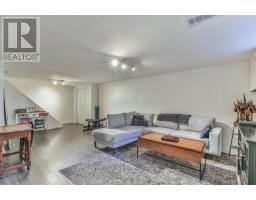 70 FAIRLANE ROAD - 39