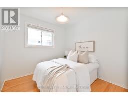 23 TOULON CRESCENT - 14