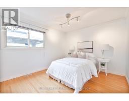 23 TOULON CRESCENT - 16