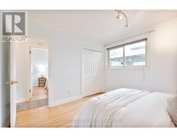 23 TOULON CRESCENT - 17