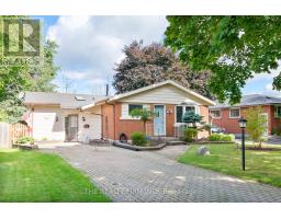 23 TOULON CRESCENT - 2