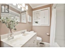 23 TOULON CRESCENT - 20