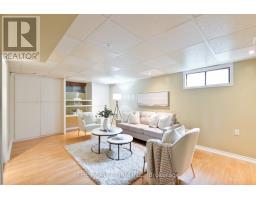 23 TOULON CRESCENT - 23