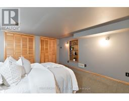 23 TOULON CRESCENT - 26