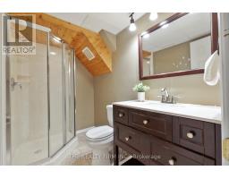 23 TOULON CRESCENT - 27