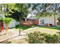 23 TOULON CRESCENT - 32