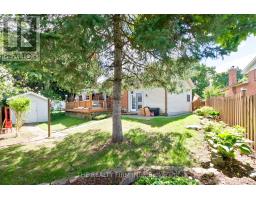 23 TOULON CRESCENT - 33